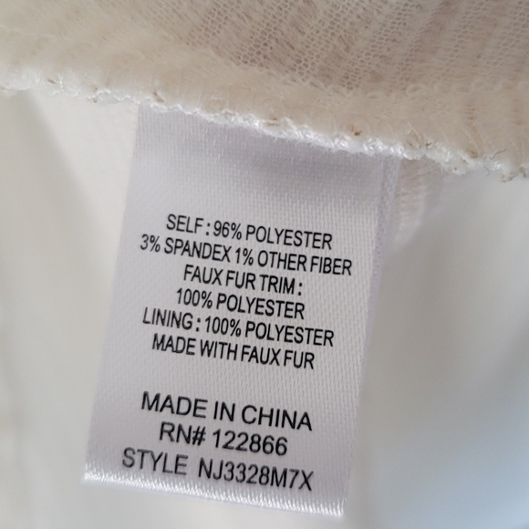 Lilt Elegant White blazer with Black buttons and faux fur collar & sleeve's cuff - Picture 6 of 10